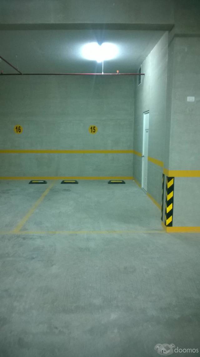 ALQUILO ESTACIONAMIENTO TECHADO / AREA 12.50 M2 / S/.260.00