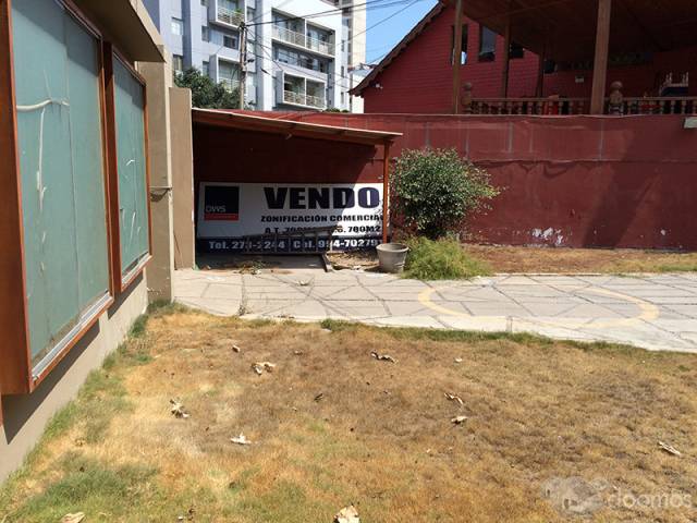 VENDO O ALQUILO MUY BUEN LOCAL COMERCIAL FRENTE A PARQUE EN MIRAFLORES