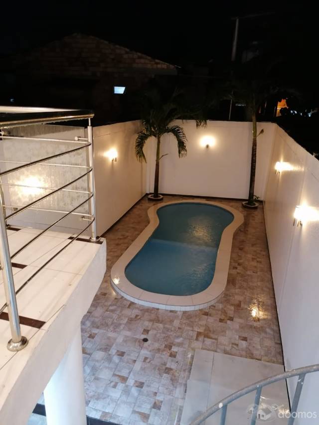 En venta casa con piscina