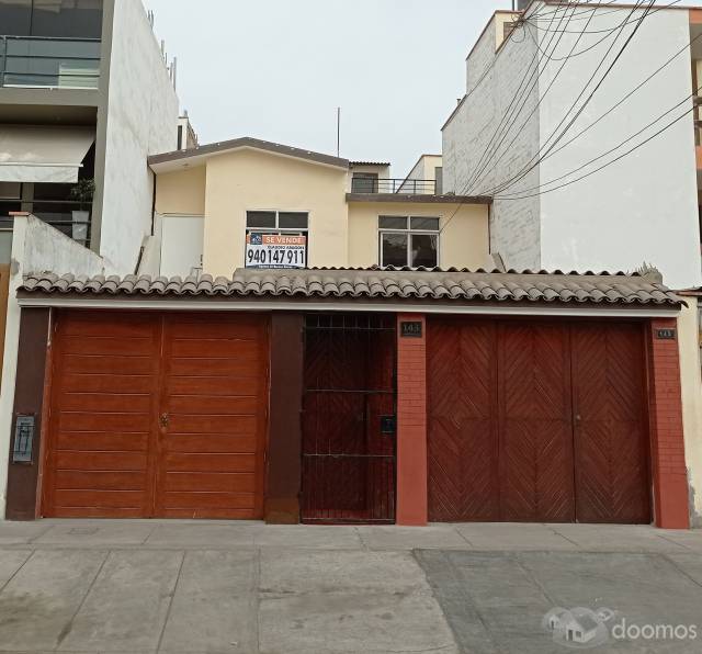 VENDO CASA EN LOS CEDROS DE VILLA - CHORRILLOS