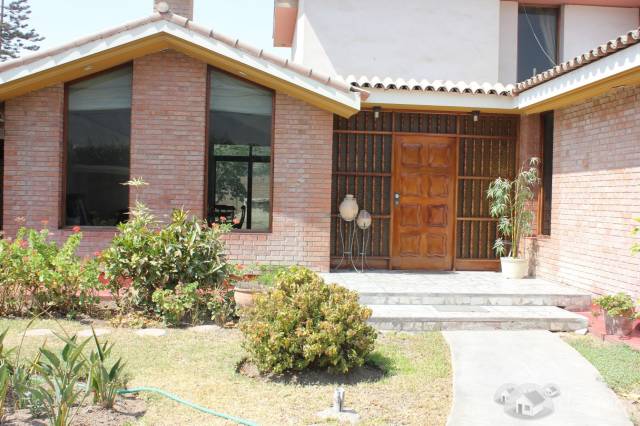 VENDO HERMOSA CASA CON TERRENO DE 1000 METROS