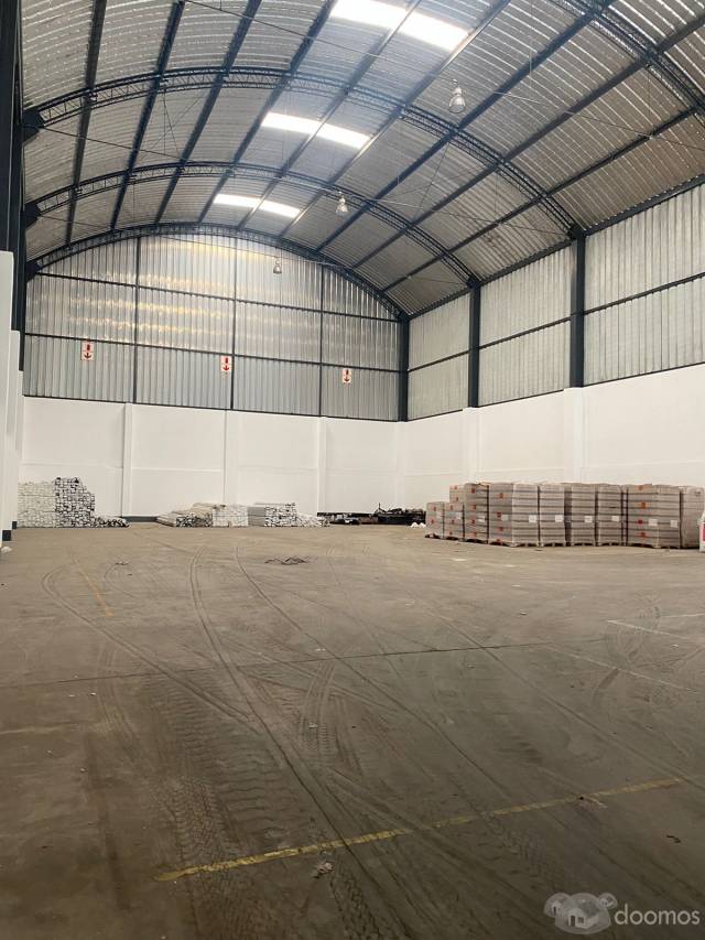 1,000m2-ALQUILER DE BODEGAS INDUSTRIALES EN LURIN-CON 12ML ALT-EN COMPLEJO INDUSTRIAL-TODO LOSA Y CON OFICINAS