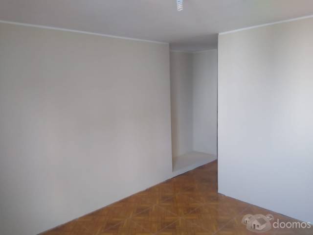 vendo departamento renovado en plena avenida y cerca al aeropuerto. trato directo. negociable.