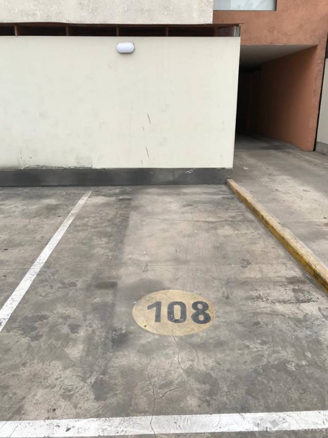 Alquilo estacionamiento / cochera en Jesús María - Lima