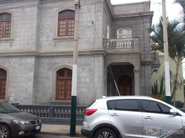 VENDO CASA EN BALNEARIO DE LA PUNTA, EXCELENTE ESTADO DE CONSERVACIÓN, BUENA UBICACIÓN, CASA EN ESQUINA