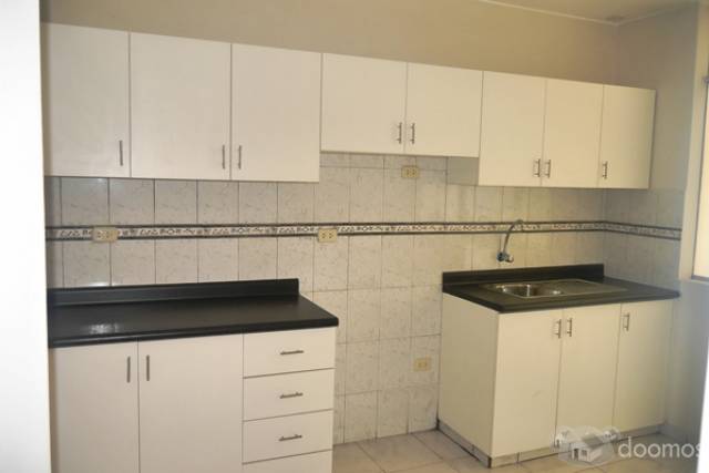 Se vende departamento frente a parque de estreno en Ate 2do piso