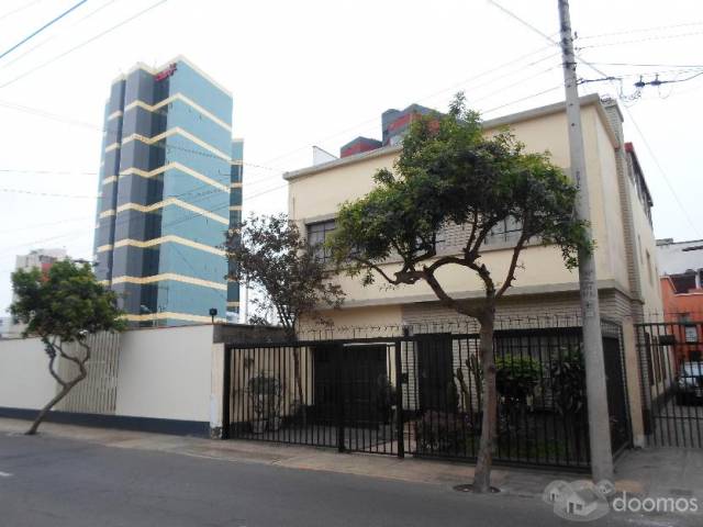 VENDO HERMOSA CASA EN MIRAFLORES