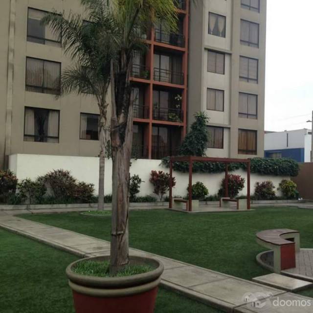 ALQUILER DEPARTAMENTO SEMI AMOBLADO BUENA UBICACIÓN PRIMER PISO EN CONDOMINIO CON PARQUE PRIVADO