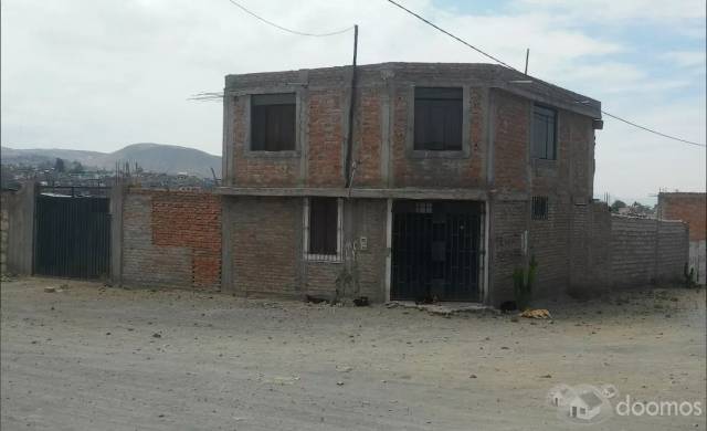 Se vende casa de 2 pisos.