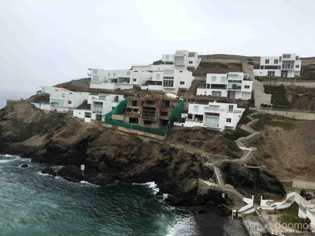 Terreno con vista al mar