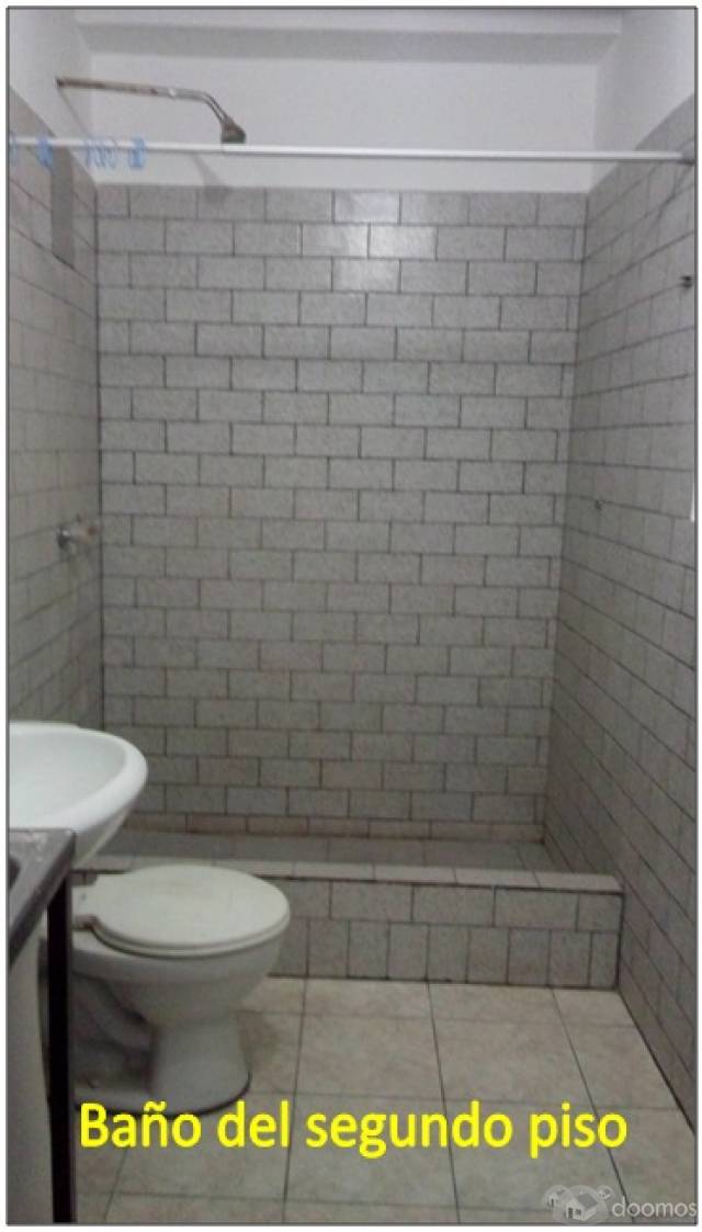 Vendo linda Casa de 3 Pisos con Azotea de 235 M2 con 6 Dormitorios