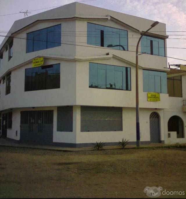 VENDO CASA EN ESQUINA , TRES PISOS PARA NEGOCIO  PRECIO NEGOCIABLE