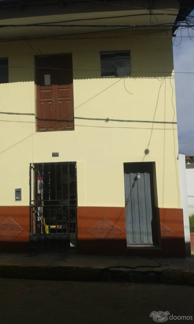 VENDO CASA EN EL CENTRO DE CAJAMARCA DE 100 M.