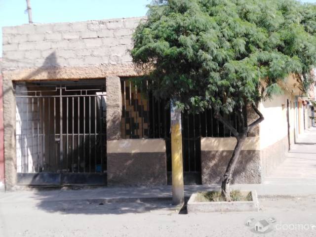 Casa de esquina grande  zona comercial