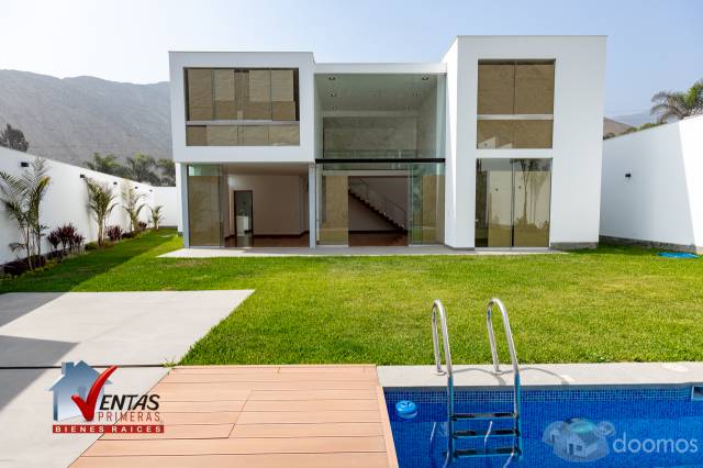 BELLO CONDOMINIO DE 2 CASAS EN ACABADOS, CON ACABADOS A1, TECHOS DOBLE ALTURA, LUZ NATURAL C/. PISCINA, JARDÍN, TERRAZA,