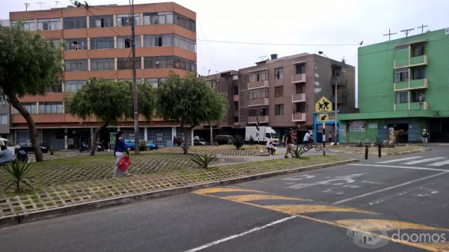 Venta de local comercial. Cercado de Lima. 80m2, 4m de altura. Ubicado cerca a Univ. Federico Villarreal y una cuadra de Dos Mayo