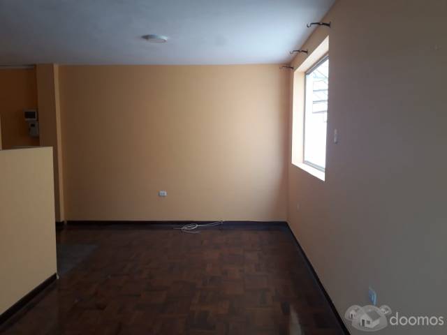 Minidepartamento 1 habitación, 1 kitchen, 1 baño 85 m2, 2do piso, salida a la Av. La Encalada con puerta independiente