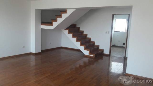 REMATE DUPLEX EN MIRAFLORES VENTA POR VIAJE