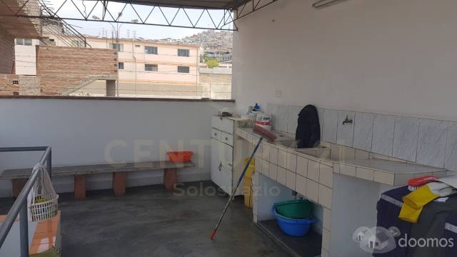 SE VENDE CASA DE 185 M2, DE 2 PISOS CON AZOTEA, EN SAN JUAN DE MIRAFLORES