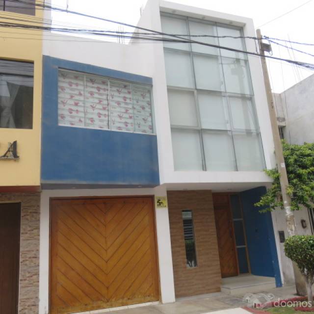 CASA EN VENTA - 1ra ETAPA SAN ISIDRO